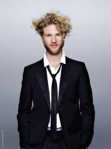 Men's curly haircut